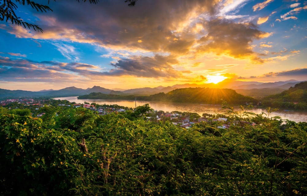 Phousi Hill Xieng Thong Village